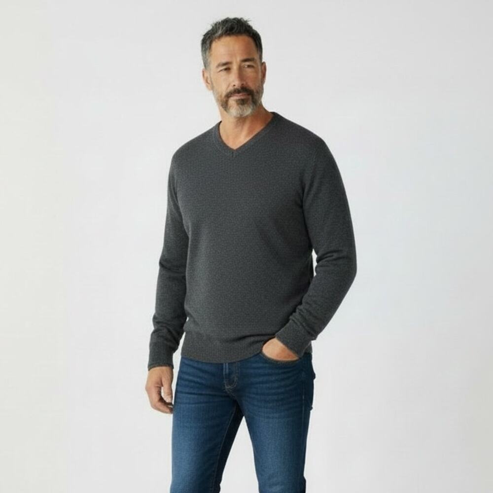 Banana Republic 100% Extra Fine Merino Wool Sweater Men's Sz M Gray Long Sleeves